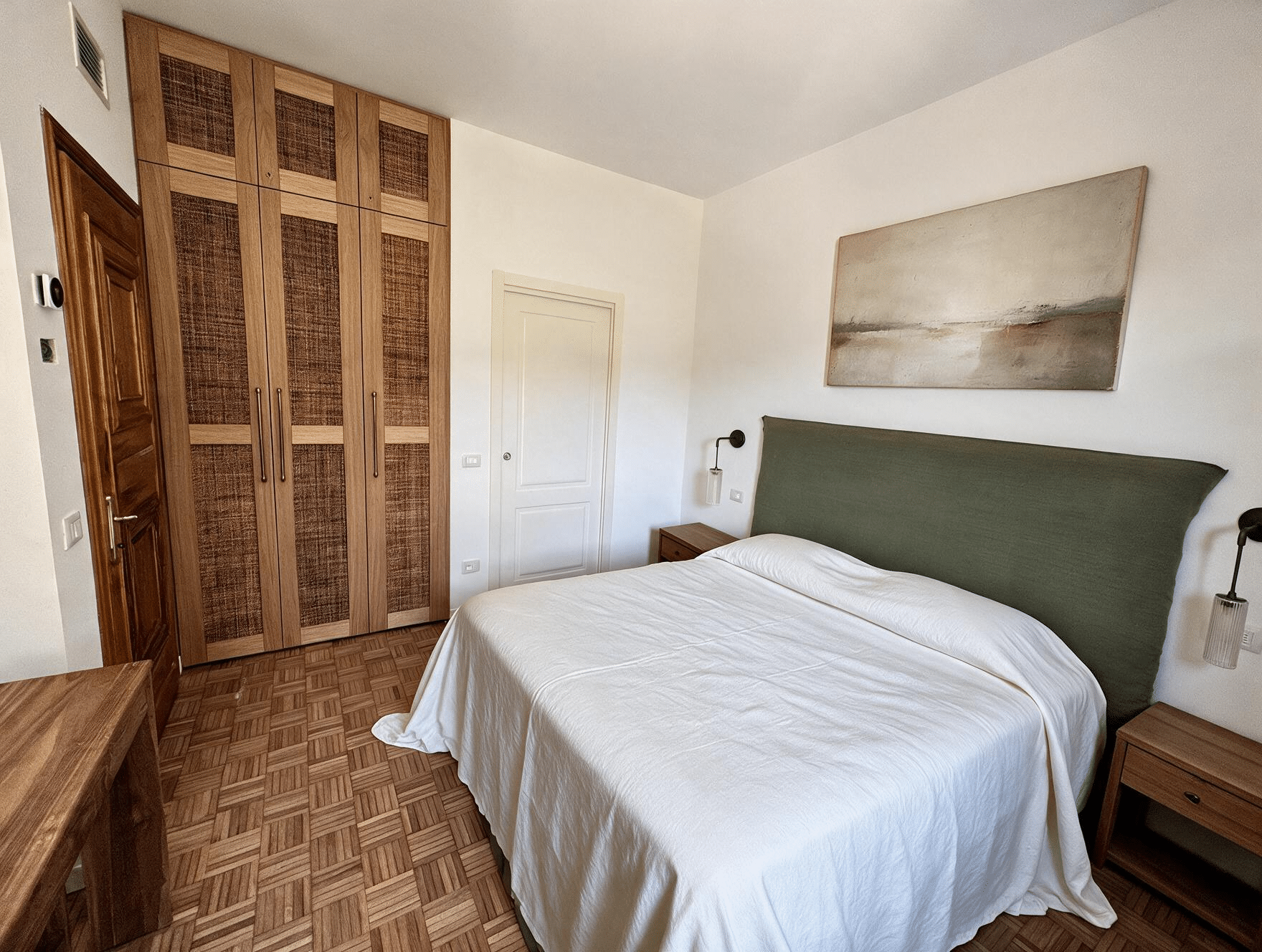 serena-garda-schlafzimmer2 Klimatisiertes Schlafzimmer mit Kingsize-Bett und Tageslicht