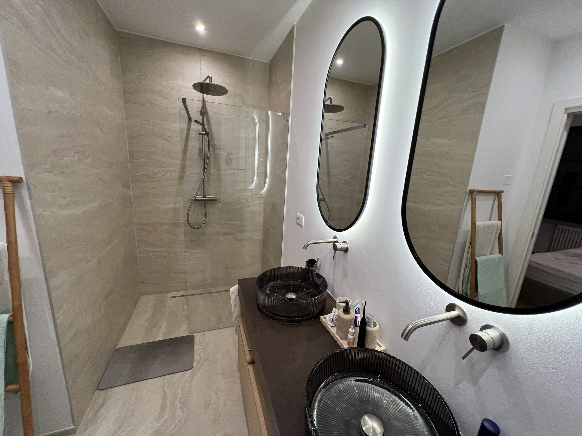 serena-garda_bad_regendusche